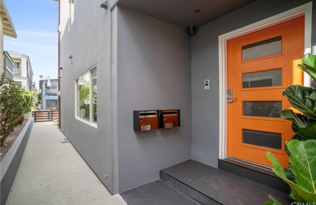 428 20th Street Gallery 3