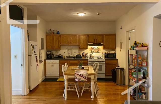Renovated Brighton 4 Bed/2 Bath on Brookline Line for June 1st. Heat Included, Students Welcome photos photos