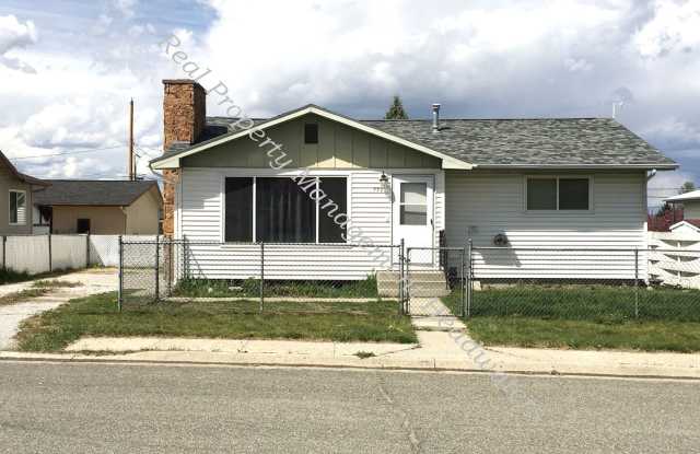 4 Bedroom 1-3/4 Bath House for Rent - 732 Orange Avenue, Helena, MT 59601 4 Bedroom 1-3/4 Bath House for Rent - 732 Orange Avenue, Helena, MT 59601