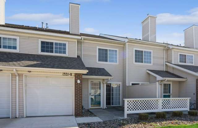 AFFORDABLE TOWNHOME!! 2 Bed, 1.5 Bath Townhome in Ankeny photos photos