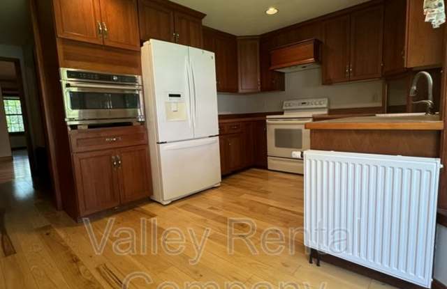 4 Lawrence Plain Road - 1 Gallery 3