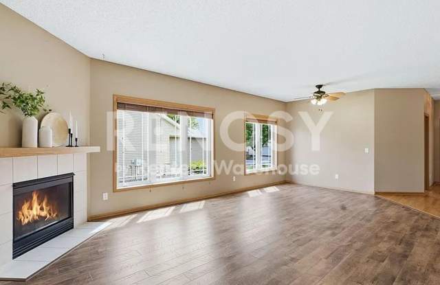 Available Now 3 Bedroom 2.5 Bath Townhouse in Otsego Gallery 3