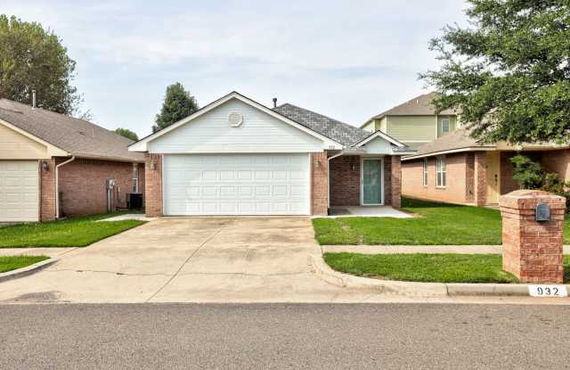 * * * $700 Move-In Special!!! * * * Bright and Modern 3-Bedroom Home Near OU! * * * $700 Move-In Special!!! * * * photos photos