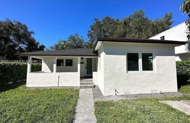 4916 Washington Dr Gallery 1