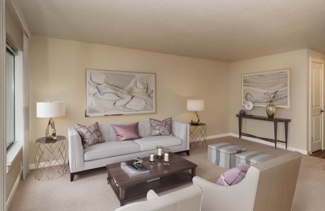 Del Mar Village Apartments Gallery 1