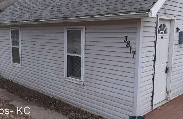 3817 N Elmwood Avenue Gallery 3