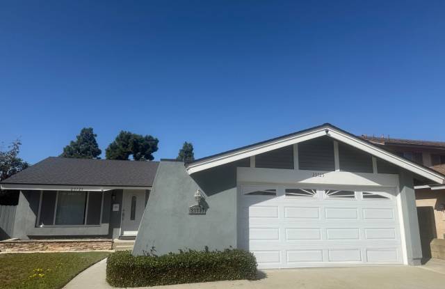 AWESOME 3 BEDROOM 2 BATH HOUSE Gallery 1
