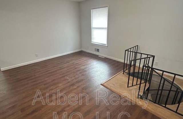 20808 E 13th Ter S. Gallery 2