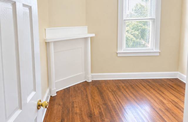 Spacious 4 Bedroom 2 1/2 Bath on 35th St. Church Hill On a Corner Lot Gallery 4