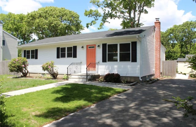 25 Peeker Avenue - 25 Peeker Avenue, Mastic Beach, NY 11951