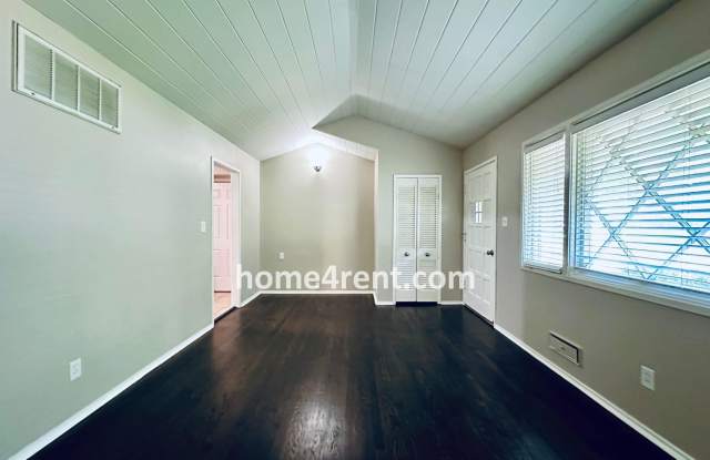 Attractive Prairie Village Ranch w/ Wood Floors, Granite Counters and a Fenced Yard! Gallery 4