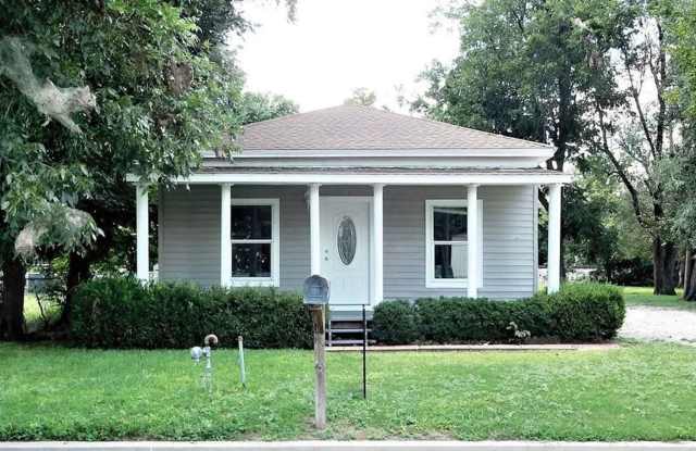 Charming 2-Bedroom Home on 4 Acres - 1010 Industrial Boulevard, El Reno, OK 73036