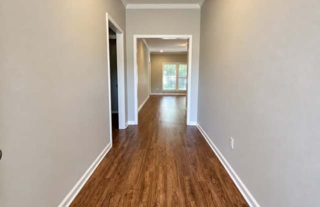 104 Huron Dr Gallery 2