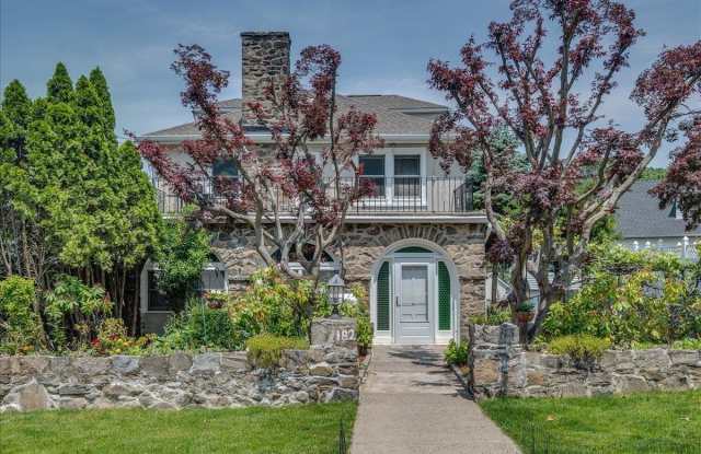182 Grant Avenue photos photos