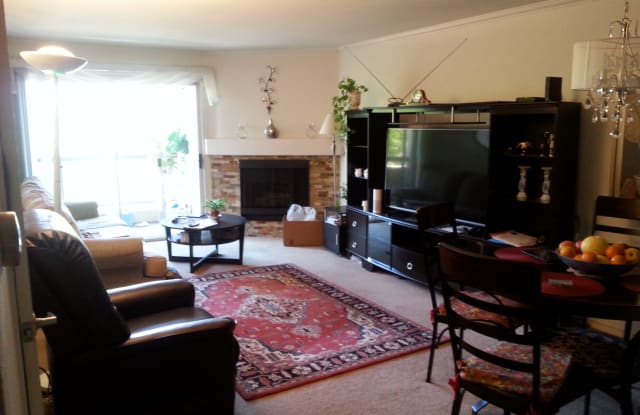 5530 Owensmouth Ave - 5530 N Owensmouth Ave, Los Angeles, CA 91367