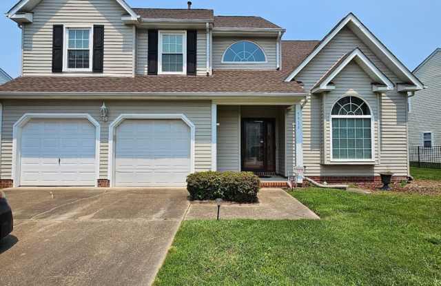 Beautiful Four Bedroom Two and a Half Bath Home in Churchland Gallery 1