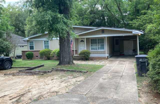 4 bed 2 bath house, walk to stadium! Available August 2026!! photos photos