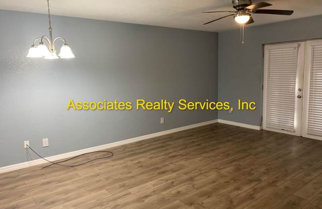 2 Bed/2.5 bath End Unit Town home! LOOK !!! photos photos