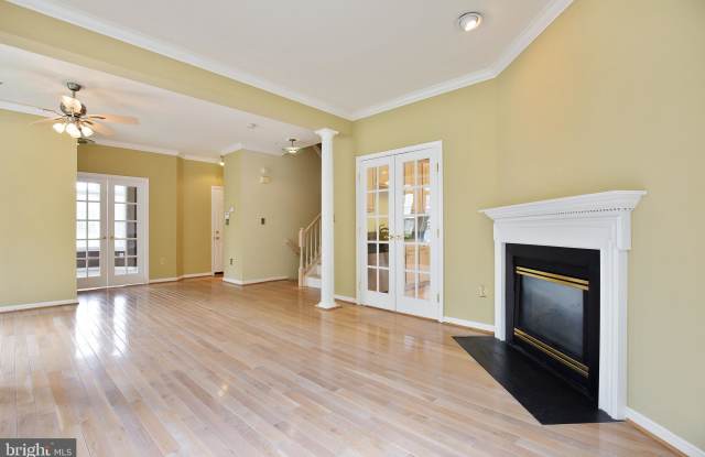 1855 FOXWOOD CIRCLE Gallery 3