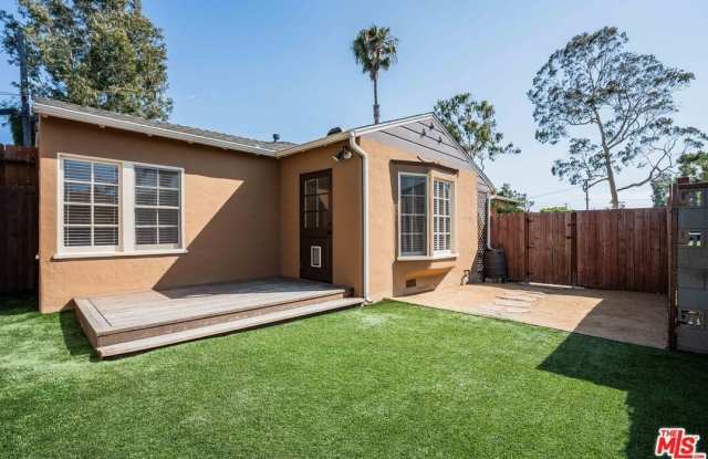 2409 28th St photos photos
