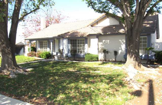 Spacious and Well Maintained 3 Bedroom 2 Bath single Family Home in The City of Corona Gallery 3