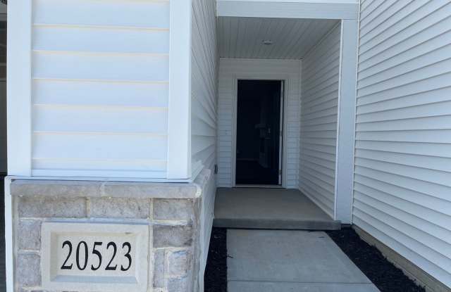 Beautiful 3 bed, 2 bath townhome $2200 photos photos