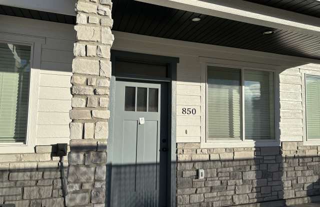 852 East 250 North - 1 photos photos