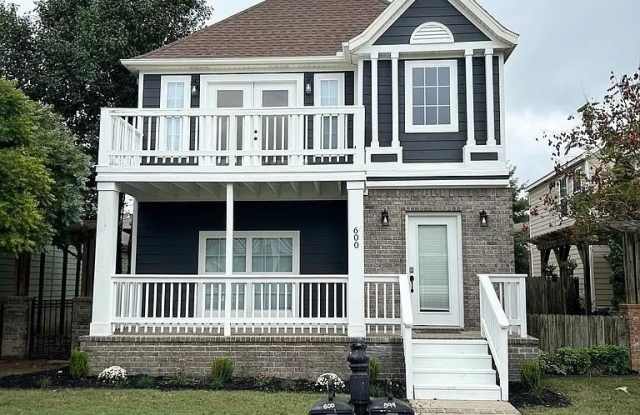 600  N Tennyson photos photos