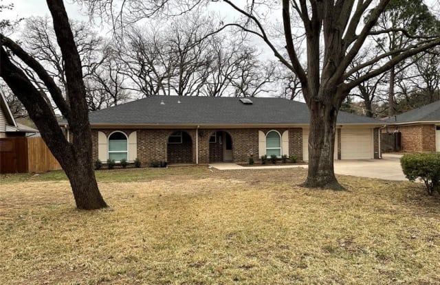 1904 Park Grove Court - 1904 Park Grove Court, Arlington, TX 76015
