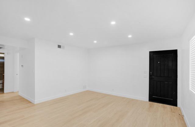Fully Renovated 2 Bed / 2 Bath Upstairs Unit – Modern Finishes | 2 Parking | Alhambra Gallery 4