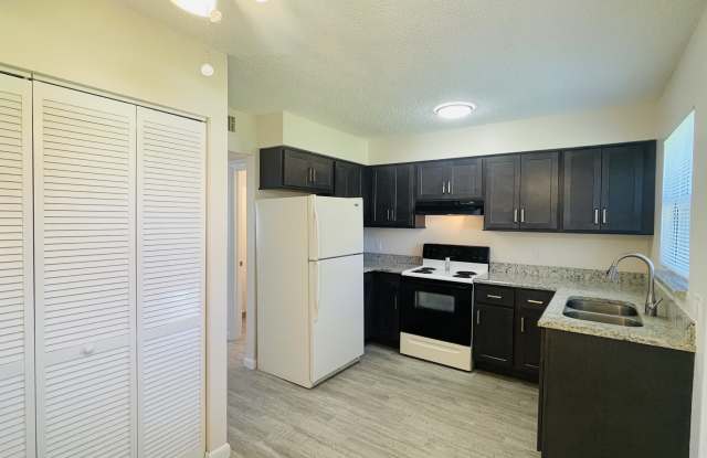 663 SW 35th Street Apt 2 photos photos