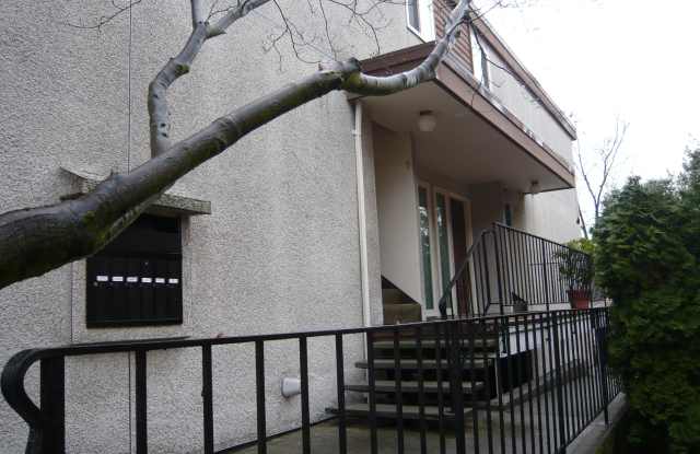 315 13th Avenue East - 315 13th Avenue East, Seattle, WA 98102
