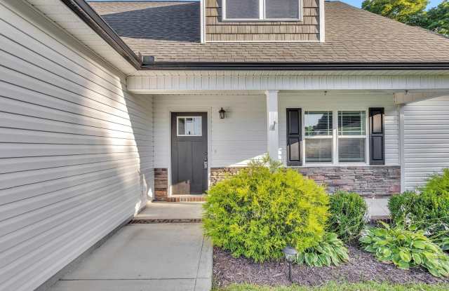 Ranch Style Holly Ridge Home with Fenced Yard Available! Gallery 3