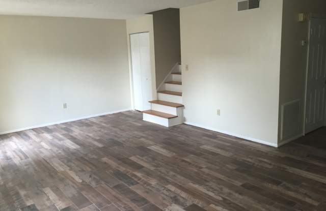 Spacious 4-Bedroom Townhouse Gallery 3
