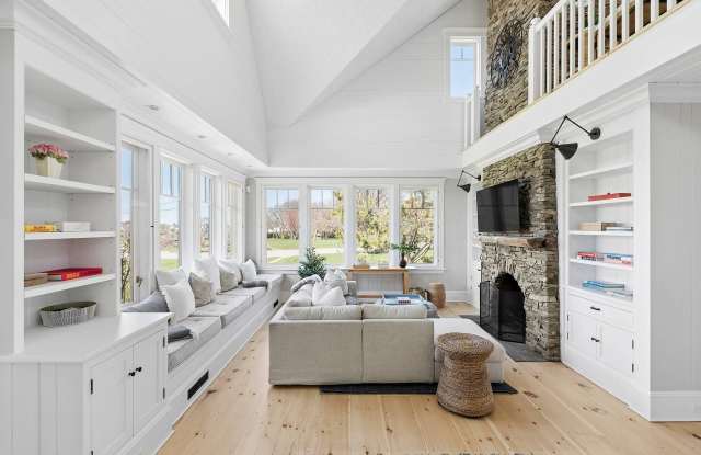 517 E Lake Drive Gallery 3