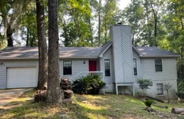 LARGE 4 BEDROOM 3 BATH HOME AVAILABLE NOW - 1918 Botany Drive, Tallahassee, FL 32303