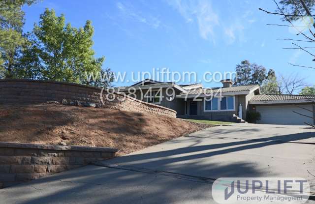 4 Bedroom 2 Bathroom with Garage and Greenhouse on half acre in Ramona photos photos