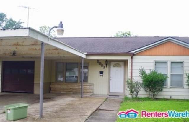 2002 Kentucky St - 2002 Kentucky Street, Baytown, TX 77520
