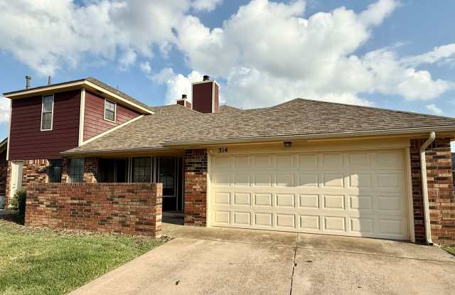Chic upscale West Norman 2-bed 2.5 bath 2-car townhouse photos photos