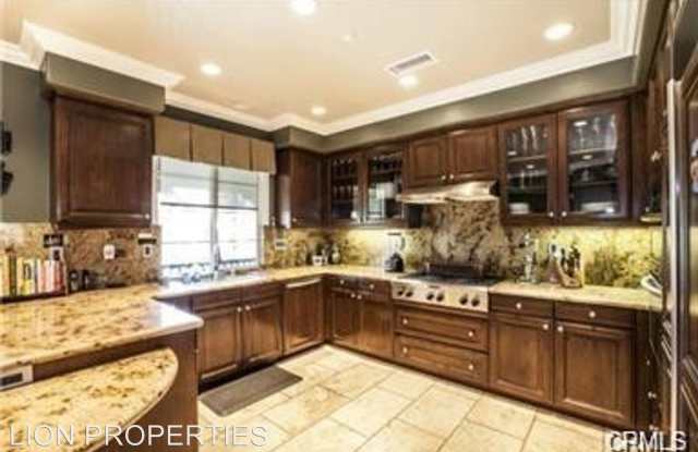 7973 UBEDA CIR - 7973 Ubeda Cir, Huntington Beach, CA 92648