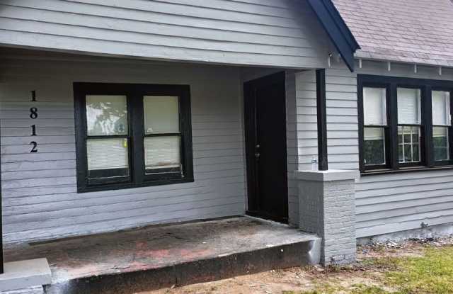 Beautiful 3 Bed / 1 Bath Home with Large Yard! photos photos