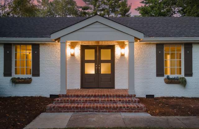 **ADORABLE DUBLEX IN BELLE MEADE WITH AMAZING YARD SURROUNDED BY MULTI-MILLION DOLLAR HOMES** - 108 Brookfield Avenue, Nashville, TN 37205