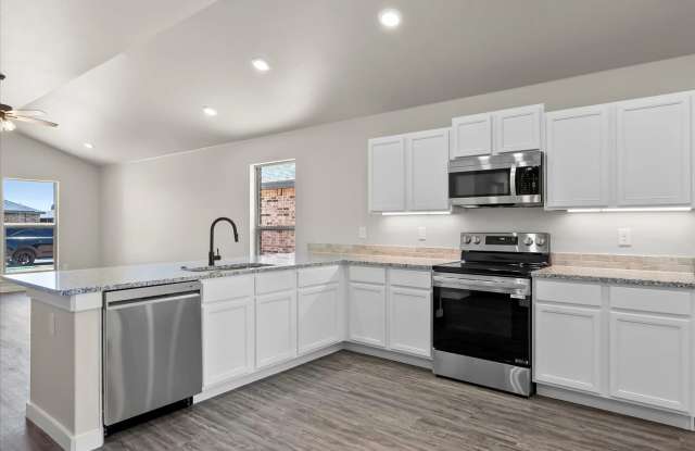 $500 off the move in fee! Upland West is the Best! Gallery 3