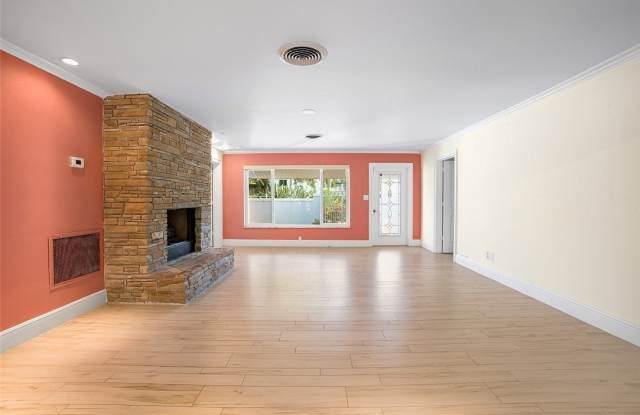 500 Gardenia Lane Gallery 3