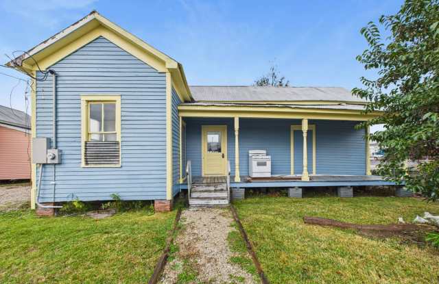 2 Bedroom 1 bathroom house AVAILABLE NOW! photos photos