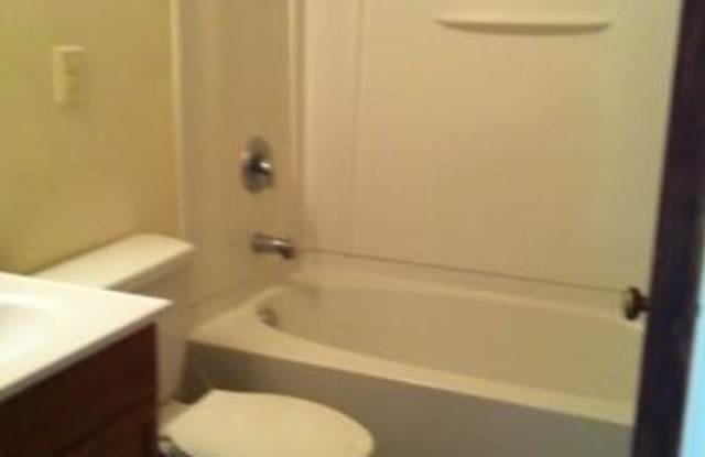 Cozy 2 Bedroom Apartment Available! Gallery 4