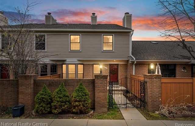 22353 PEACHTREE photos photos