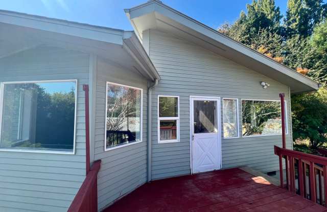 2 Bedroom Home in Coos Bay Gallery 4