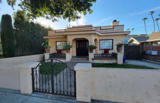 BEAUTIFUL 4BD - 3BA SINGLE STORY HOUSE WITH PRIVATE LAUNDRY AND DETACHED 2 CAR GARAGE photos photos