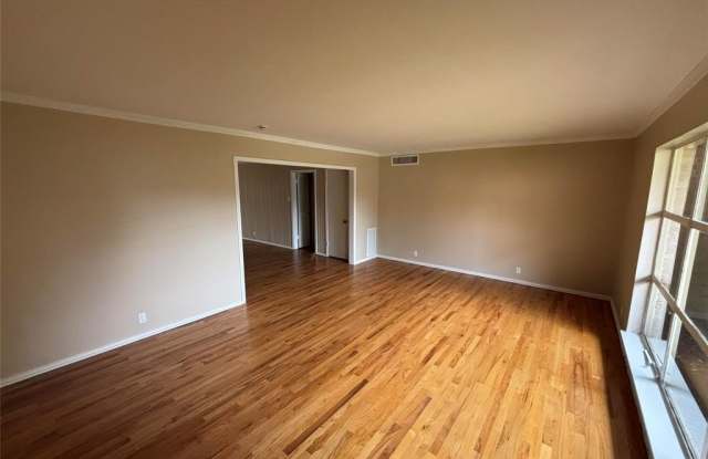 6127 Bandera Avenue Gallery 2